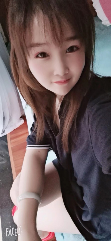 年轻可爱的妹子